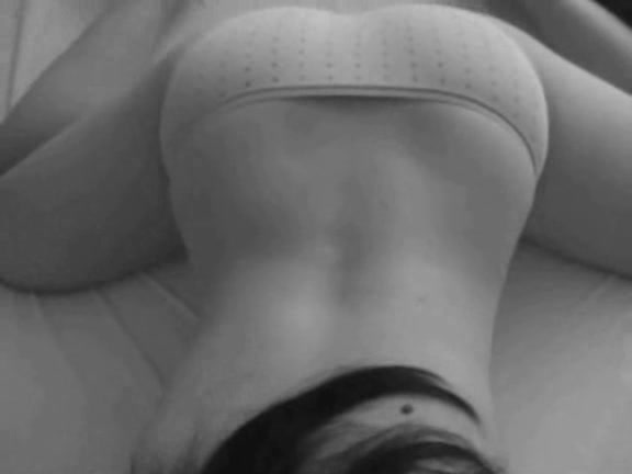 Japanese girls works like a professional in bed
