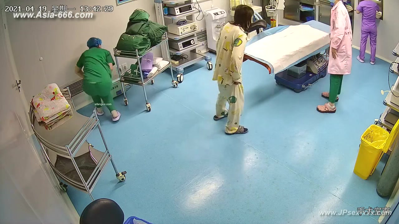 Peeping Hospital patient.8