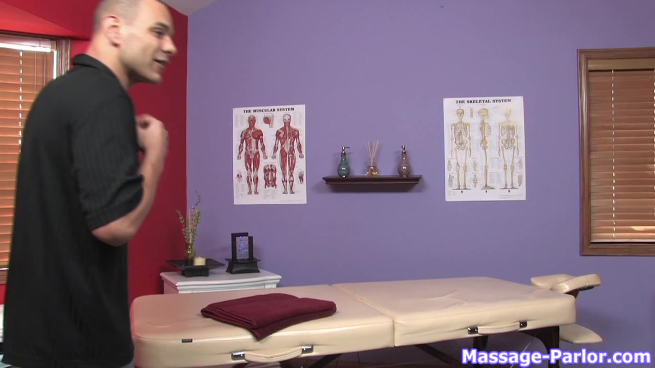 Massage-Parlor: Strip Search