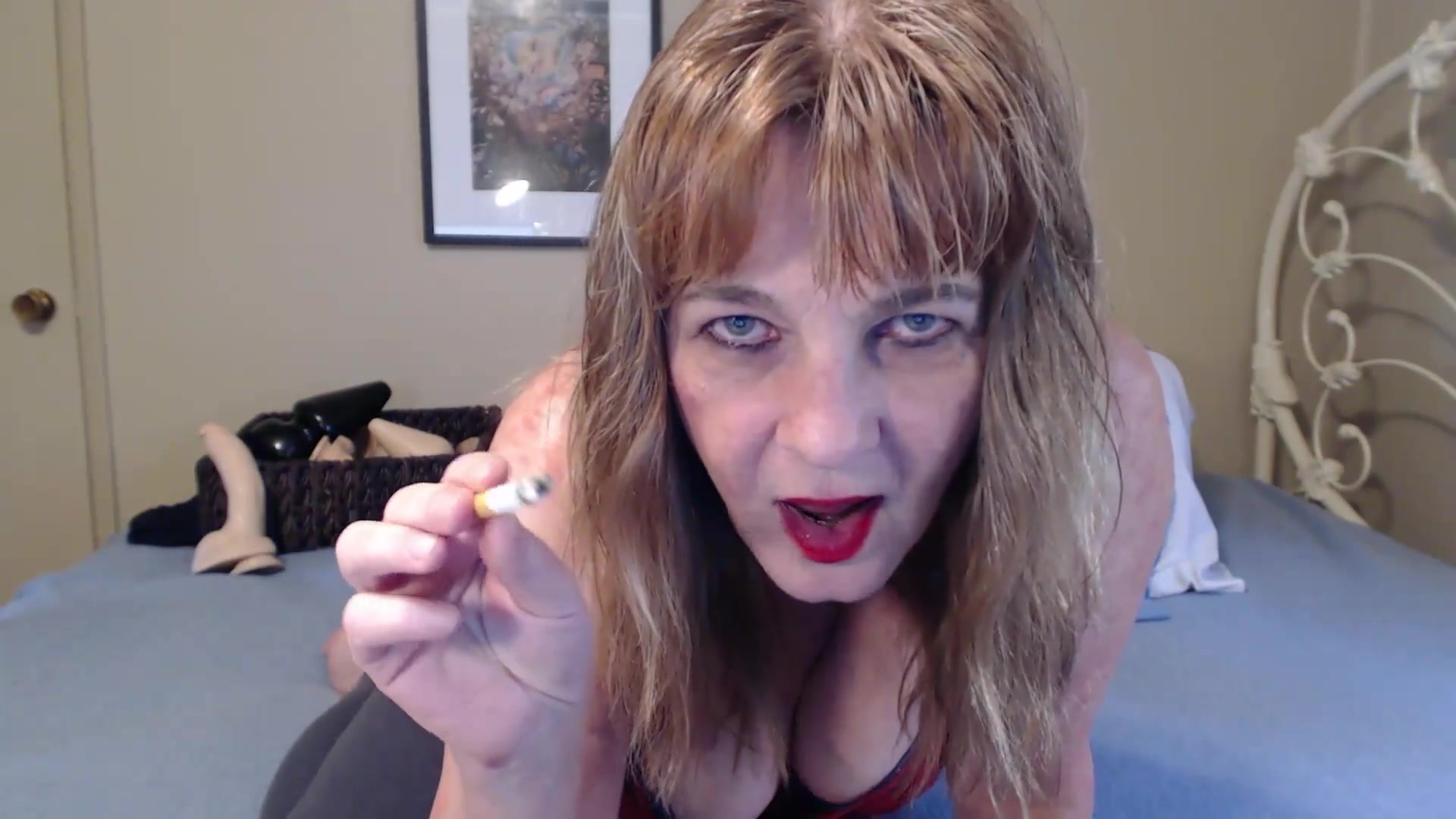 Your Smoking Slut - TacAmateurs