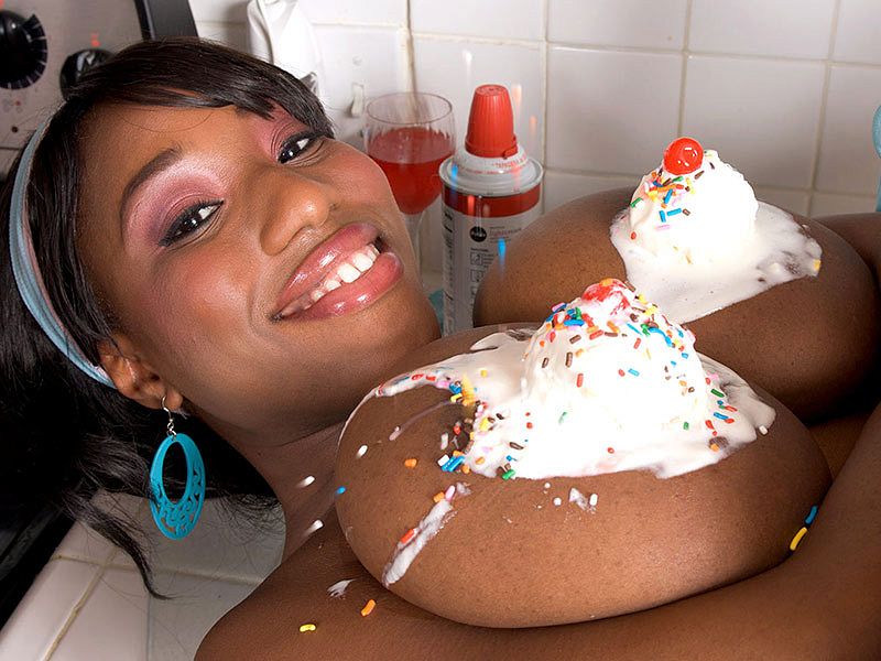 Sundae of Girl - Janet Jade - Scoreland