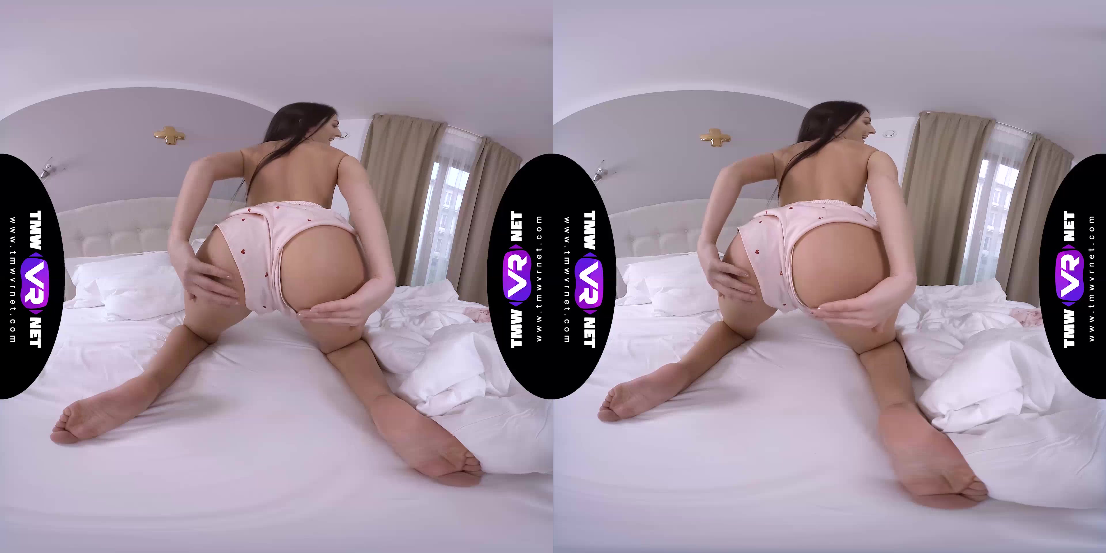 Dude watches cutie masturbating