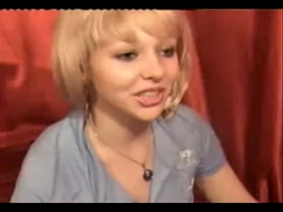 First amateur try to finger herself on webcam