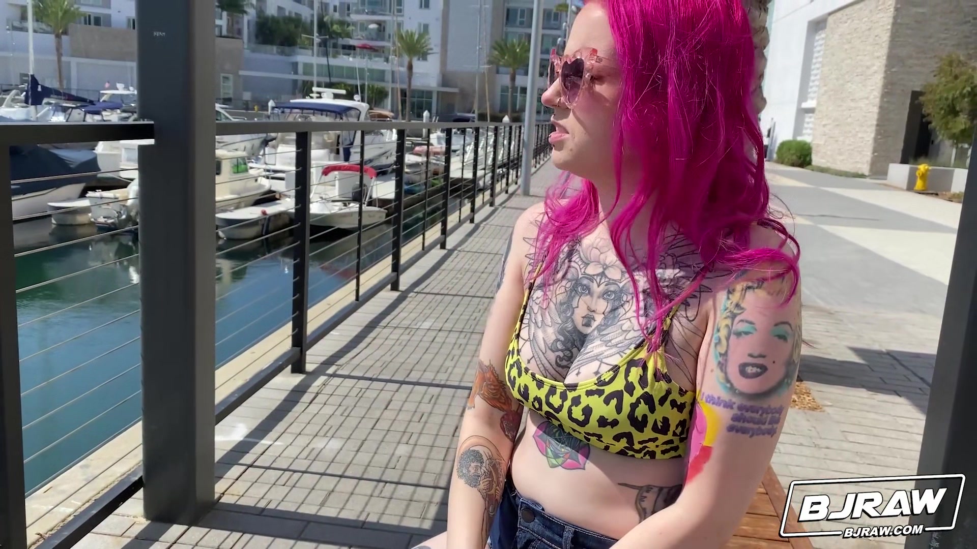 Lady Loves To Lick - BJRaw