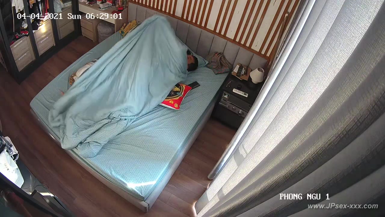 Hackers use the camera to remote monitoring of a lover's home life.599