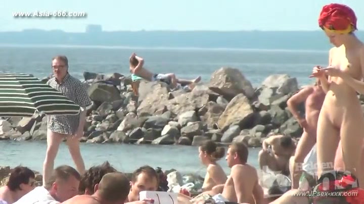 peeping Naturist Beach.33