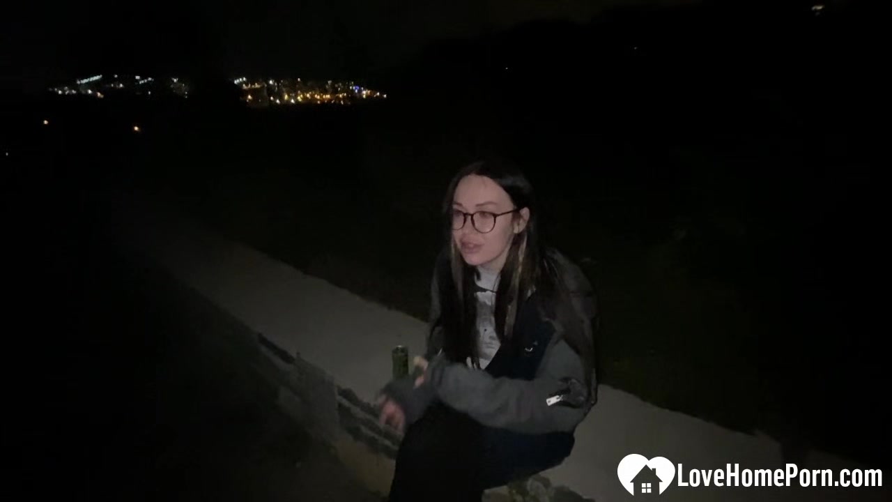 Nerdy babe gets plowed in the park