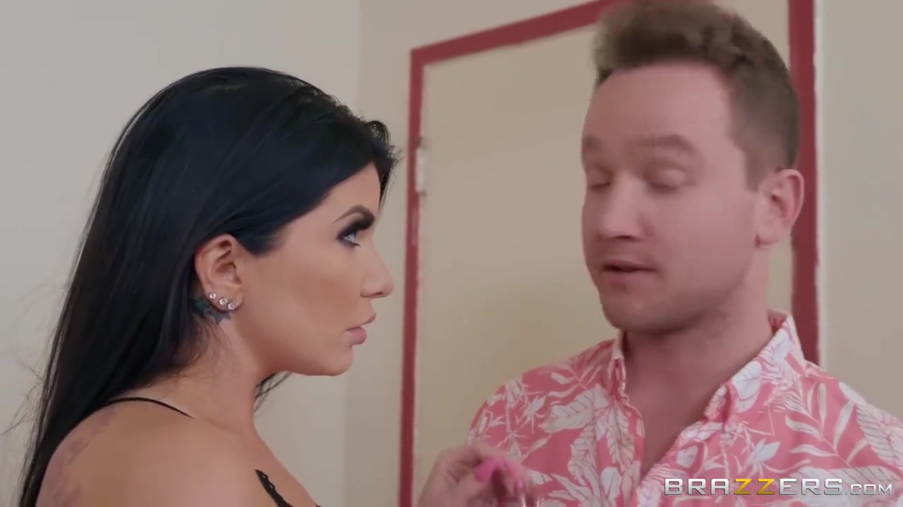 Lucky Frat Dude Scores Romi Rains Butt For Springbreak!