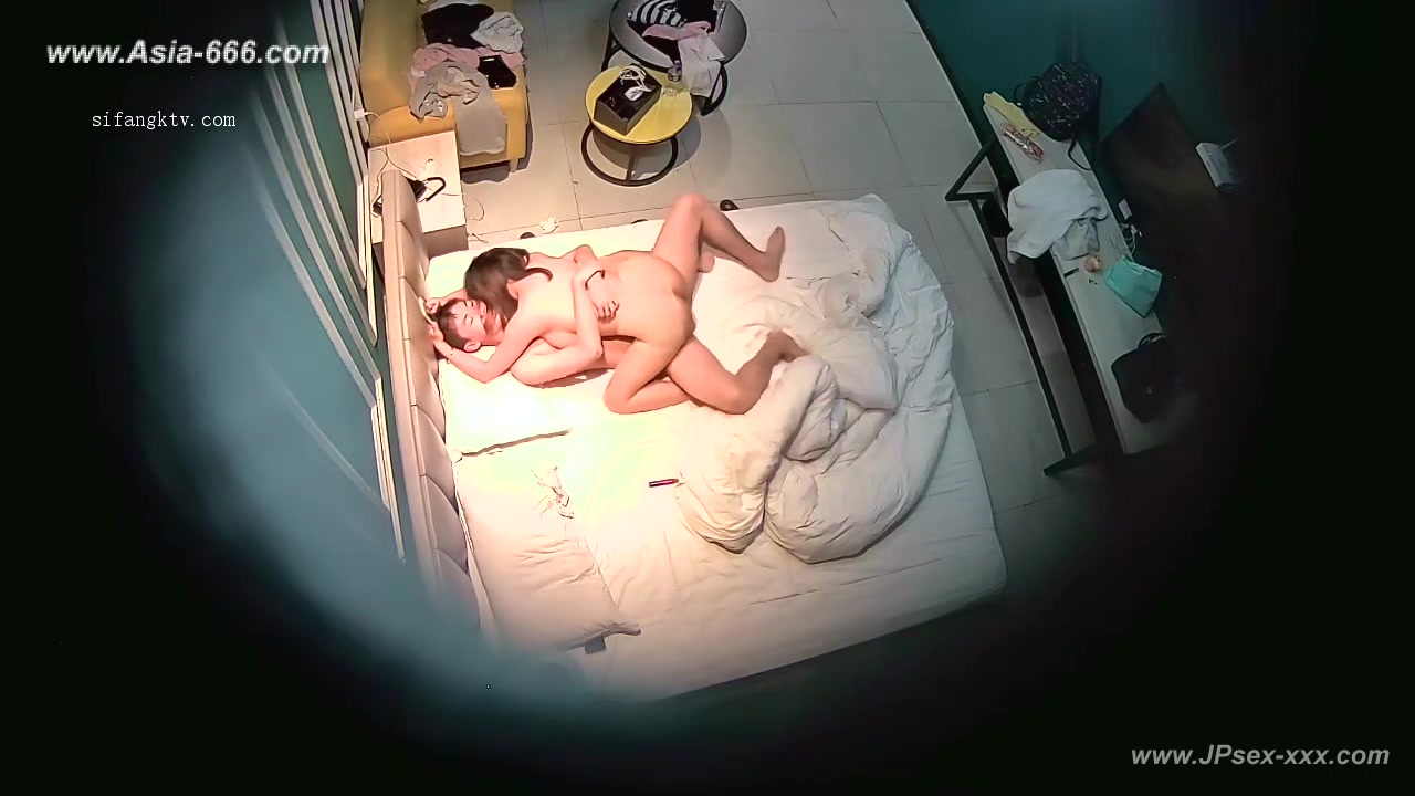 Hackers use the camera to remote monitoring of a lover's home life.547