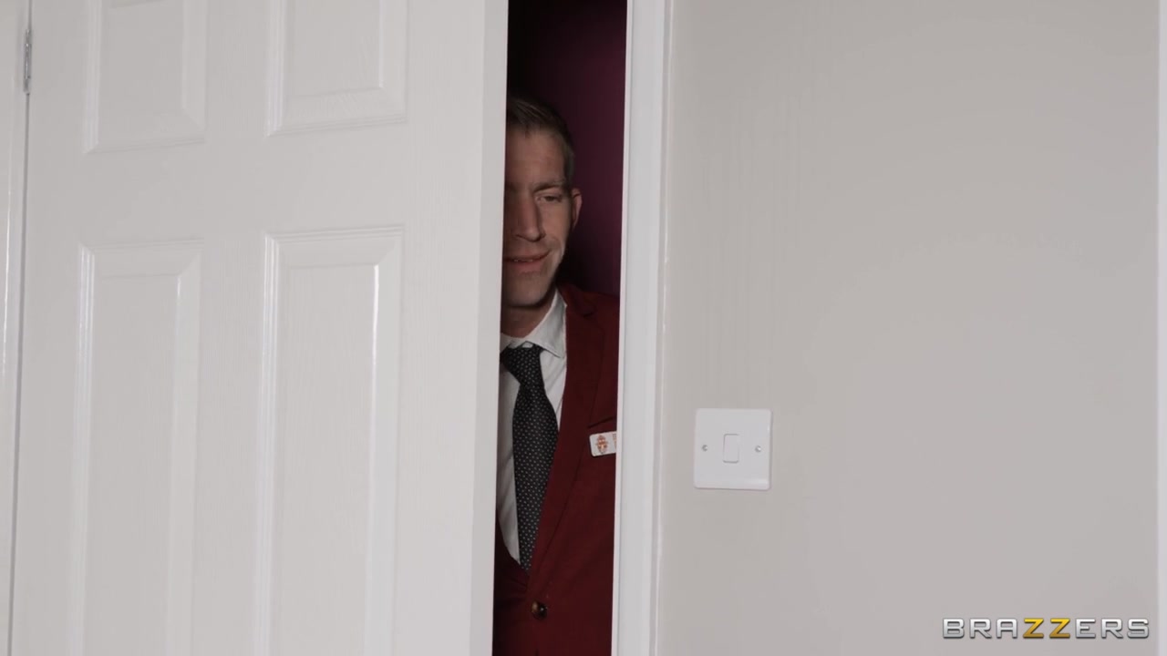 No-Tell Motel 1 Video With Danny D, Lenina Crowne, Gina Varney - Brazzers