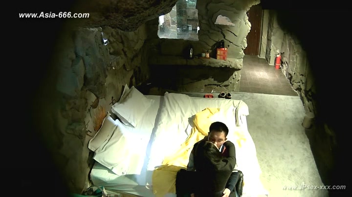 Hackers use the camera to remote monitoring of a lover's home life.172