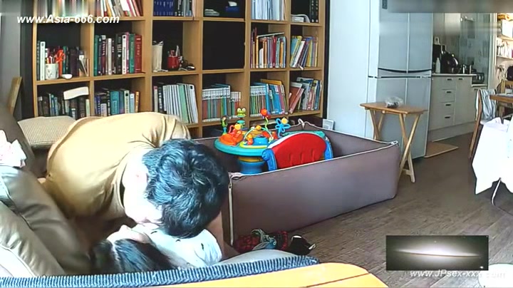 Hackers use the camera to remote monitoring of a lover's home life.***