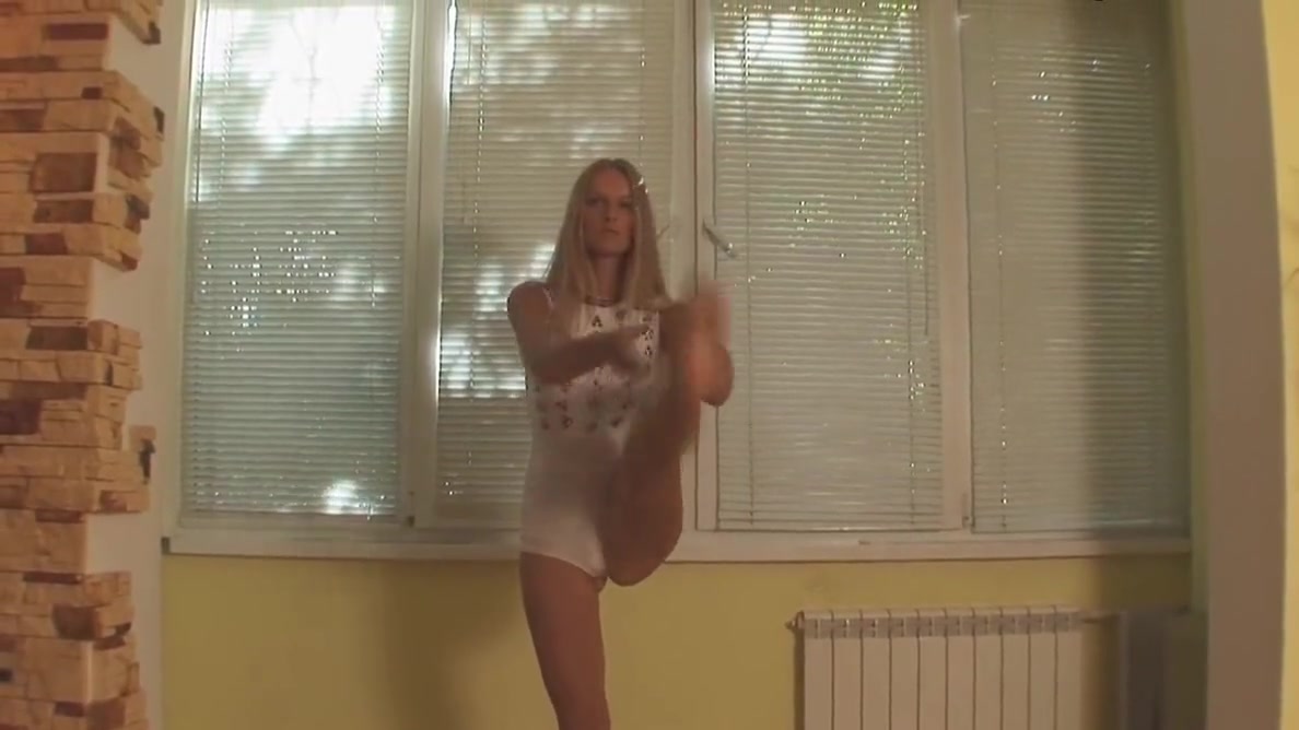 Russian Alla Klassnaja Does Bridges Naked And Shows How Flexible She Is