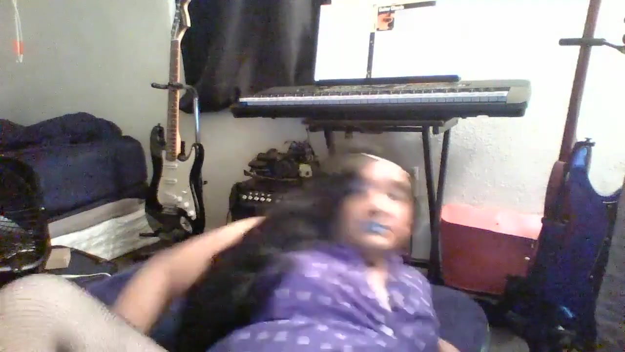 Amateur crossdresser tries to be sexy