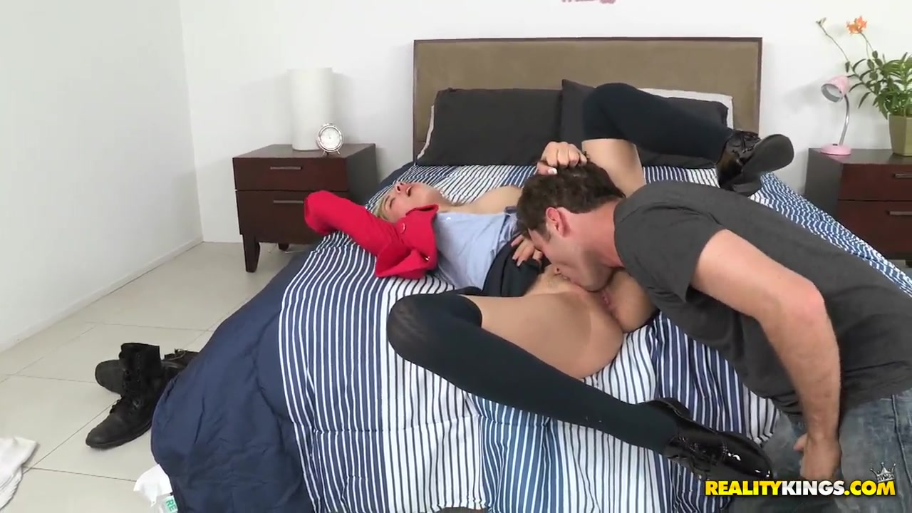 Lia Lor likes to play in dirty games and suck cocks