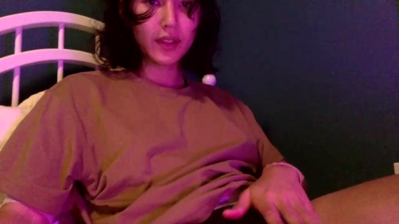 Slutty Sarah SeaSol playing with herself back in her old bedroom again
