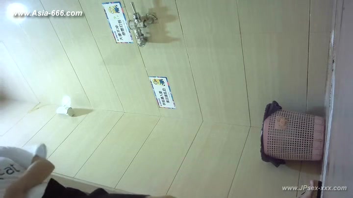 chinese girls go to toilet.108
