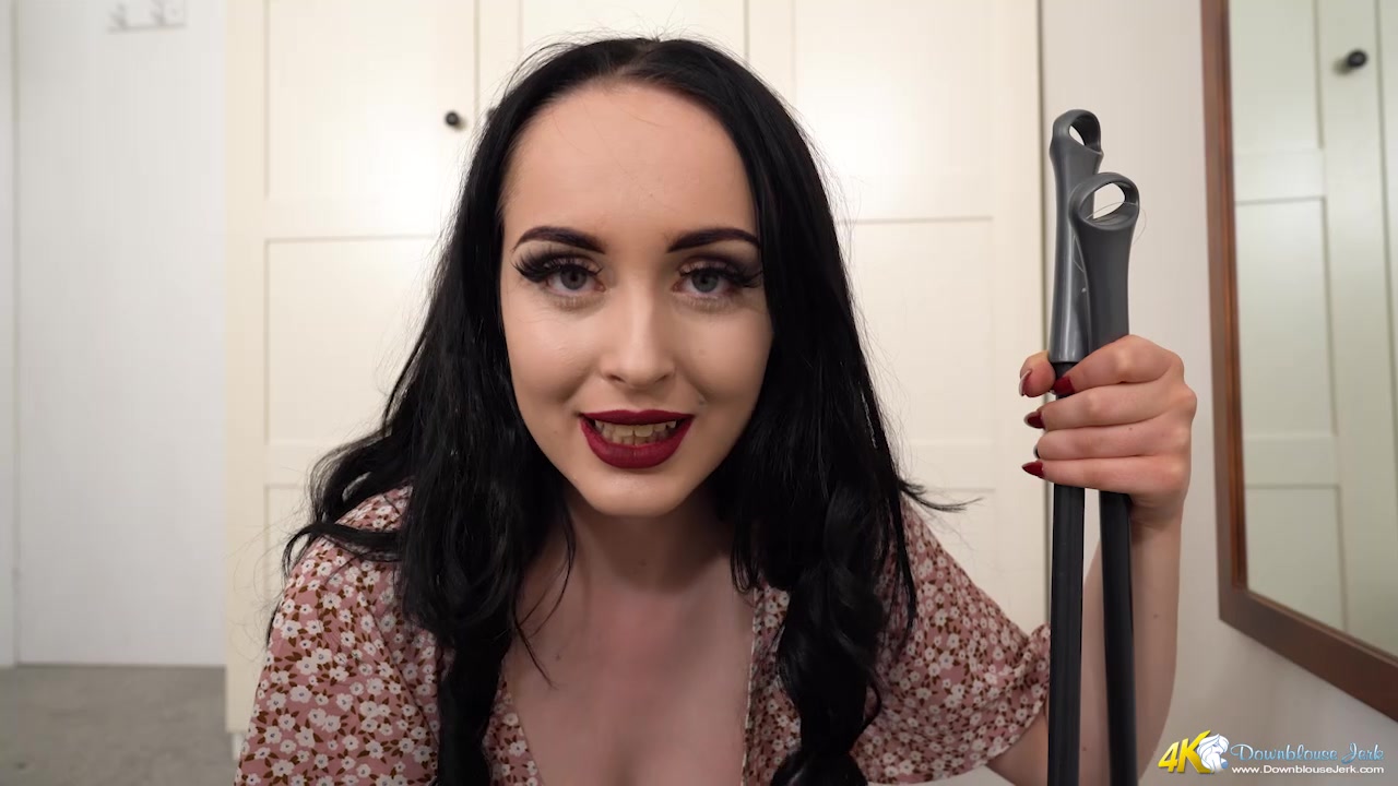 Boob Bonus - DownblouseJerk