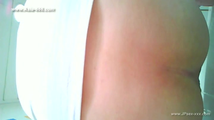 chinese girls go to toilet.73
