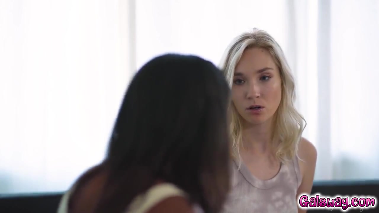 Daya Seduces Claire By Eating Her Pussy With Daya Knight