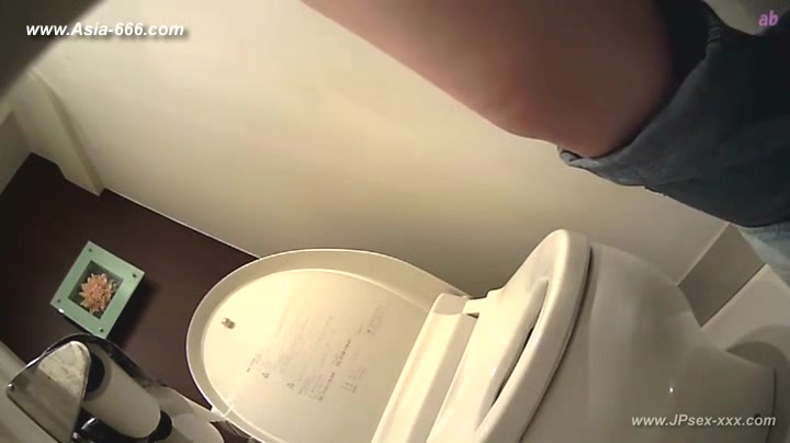 peeping Korean restaurant toilet.27