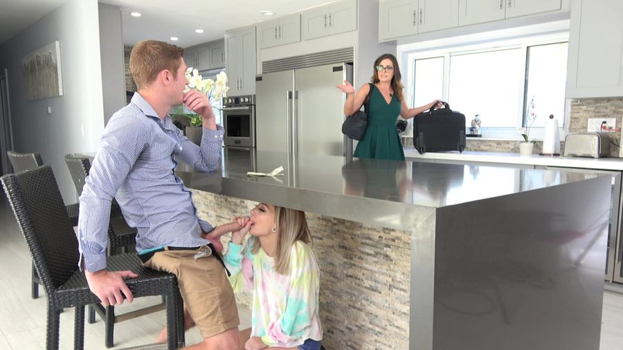 Chloe Temple & Oliver Flynn in Stop Stepsis, Step mom is Right There! - MyPervyFamily