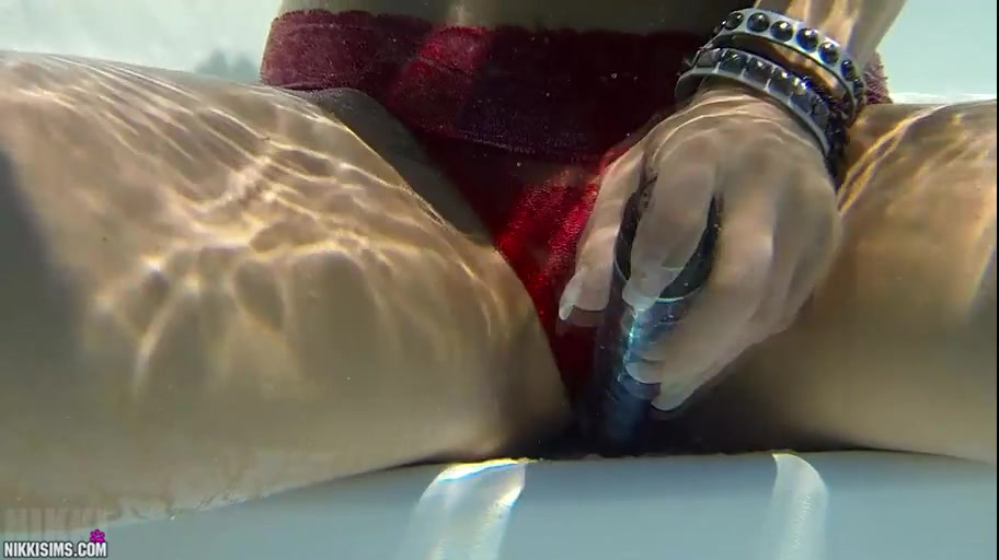Nikki 4th Of July Pool Masturbation