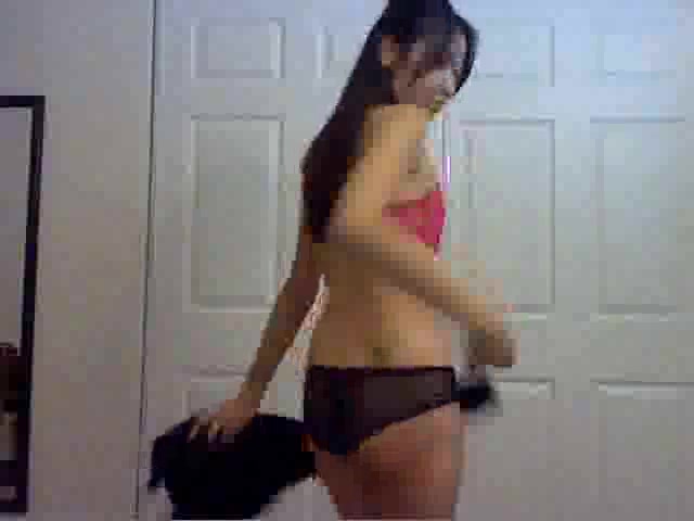Fit Asian demonstrates her awesome body for us