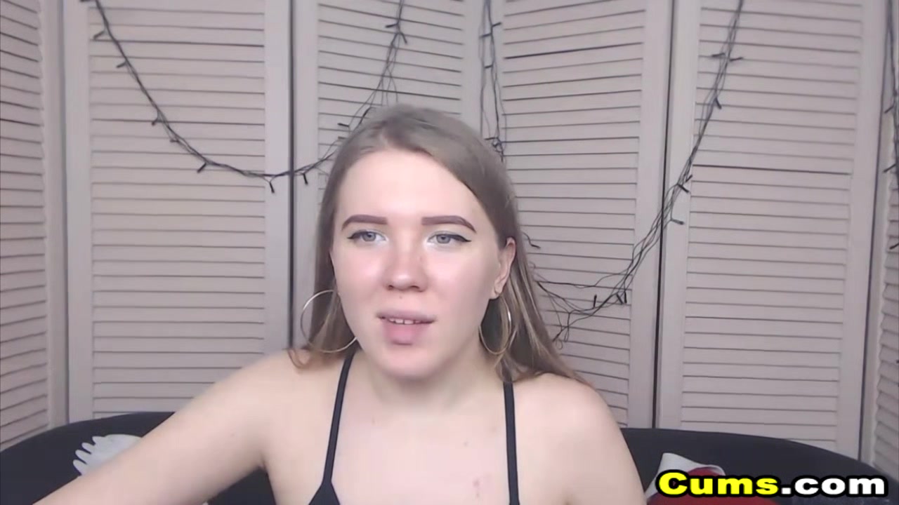 teen 18+ With Nipple Piercing Playing Her Pussy