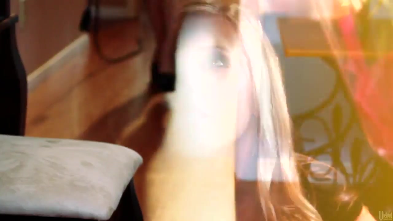 Ash Hollywood has sex with her slave man