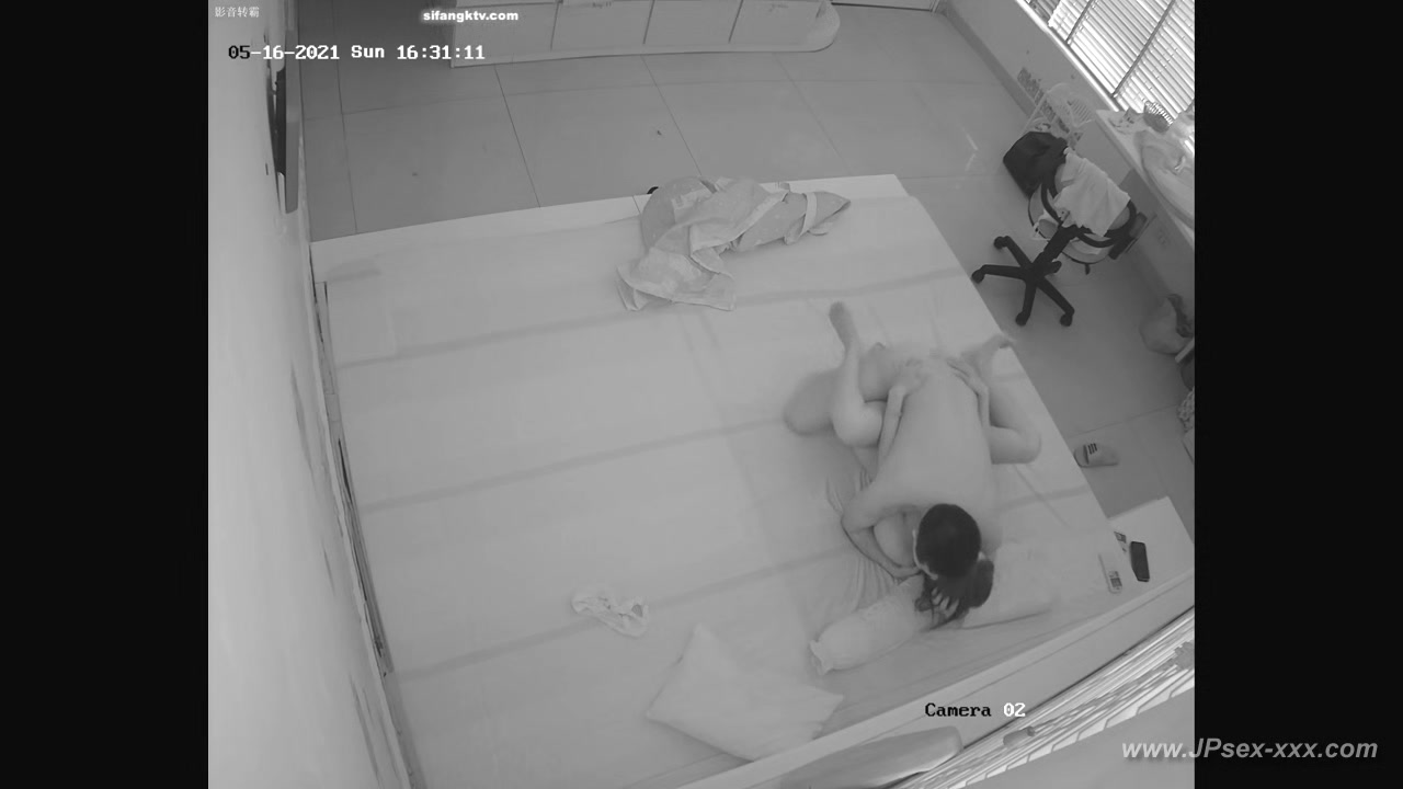 Hackers use the camera to remote monitoring of a lover's home life.588