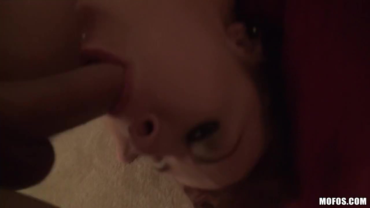 Nicole Rider, Sarah Vixen - Pick Up From The Garage