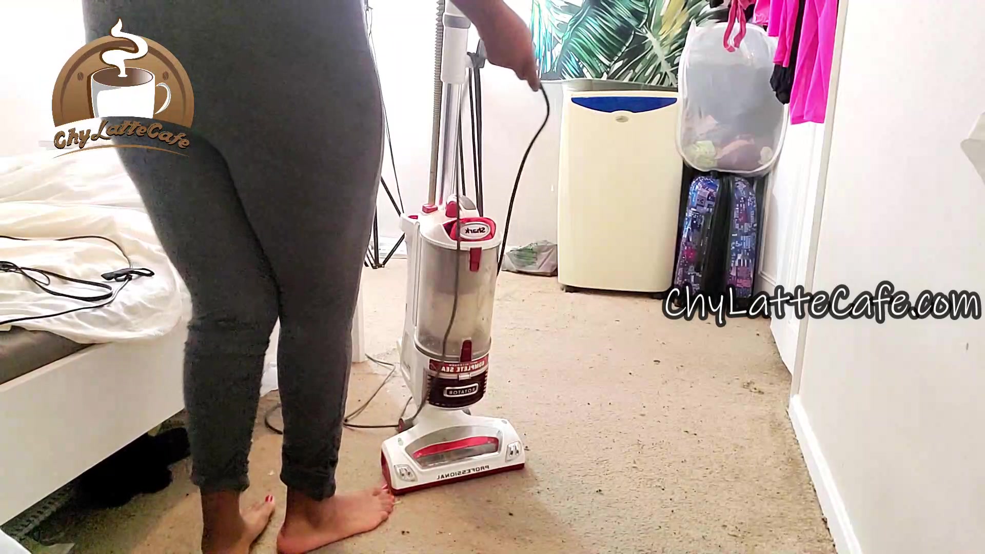 394 Vacuuming In Leggings Ass Crack - Chy Latte