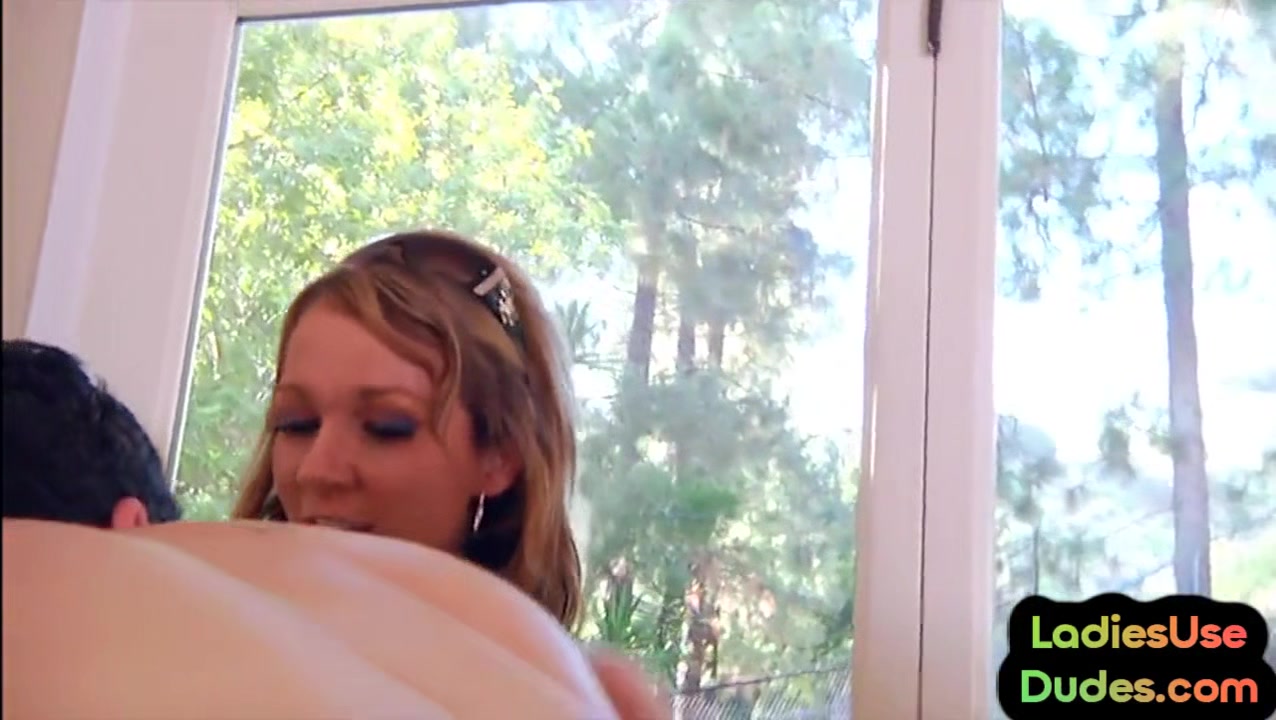 Pegging babes fuck and spank sissy asshole in group