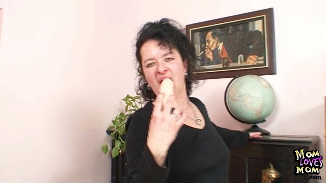 Mature Step mom Hedvika hairy pussy dildo drilling