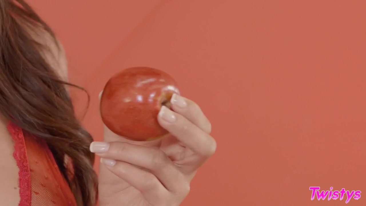 Autumn Falls & Gabi Gold in Lapping Up Juices - TwistysNetwork