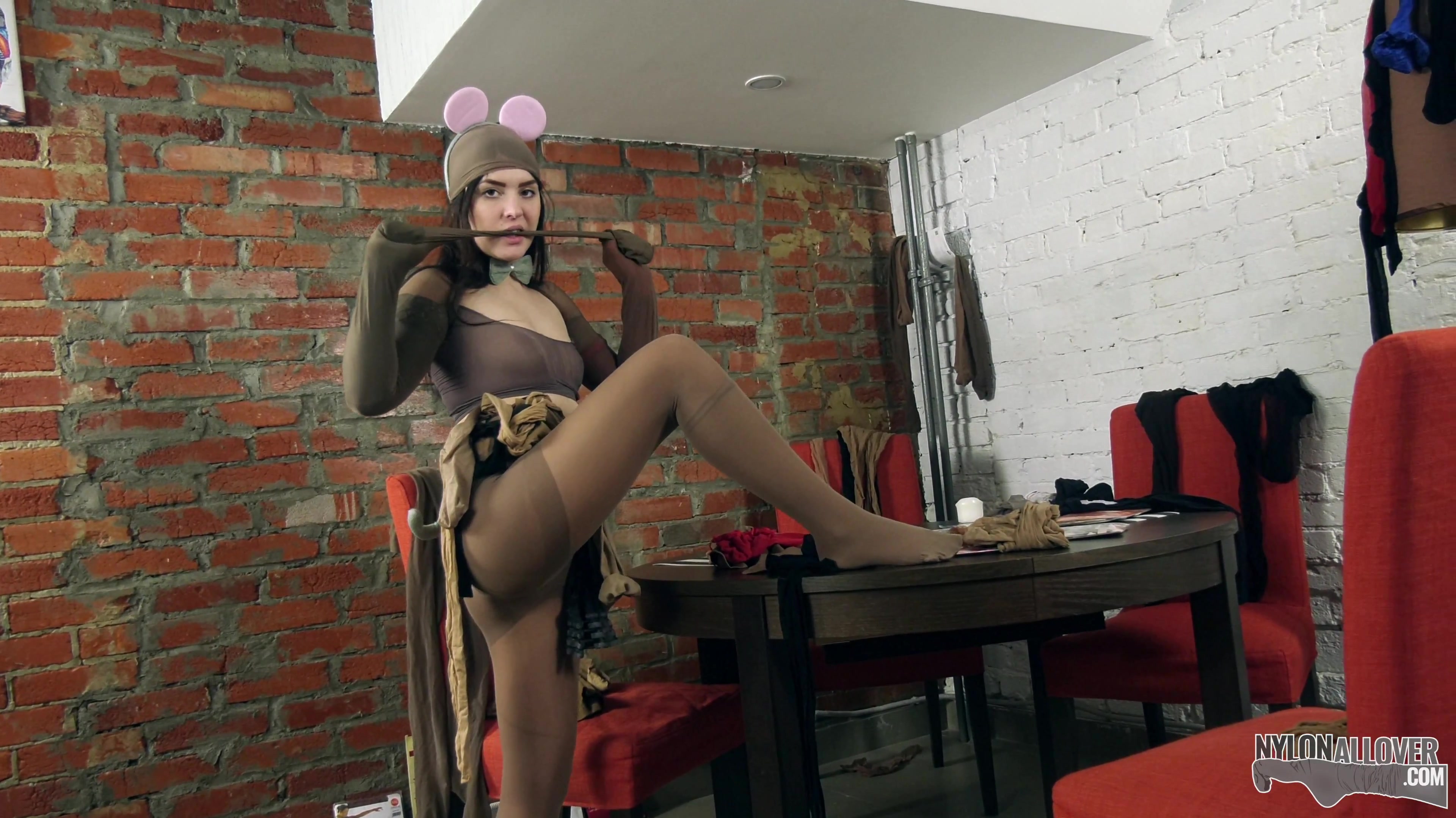 Sexy Nylon Mouse Ally