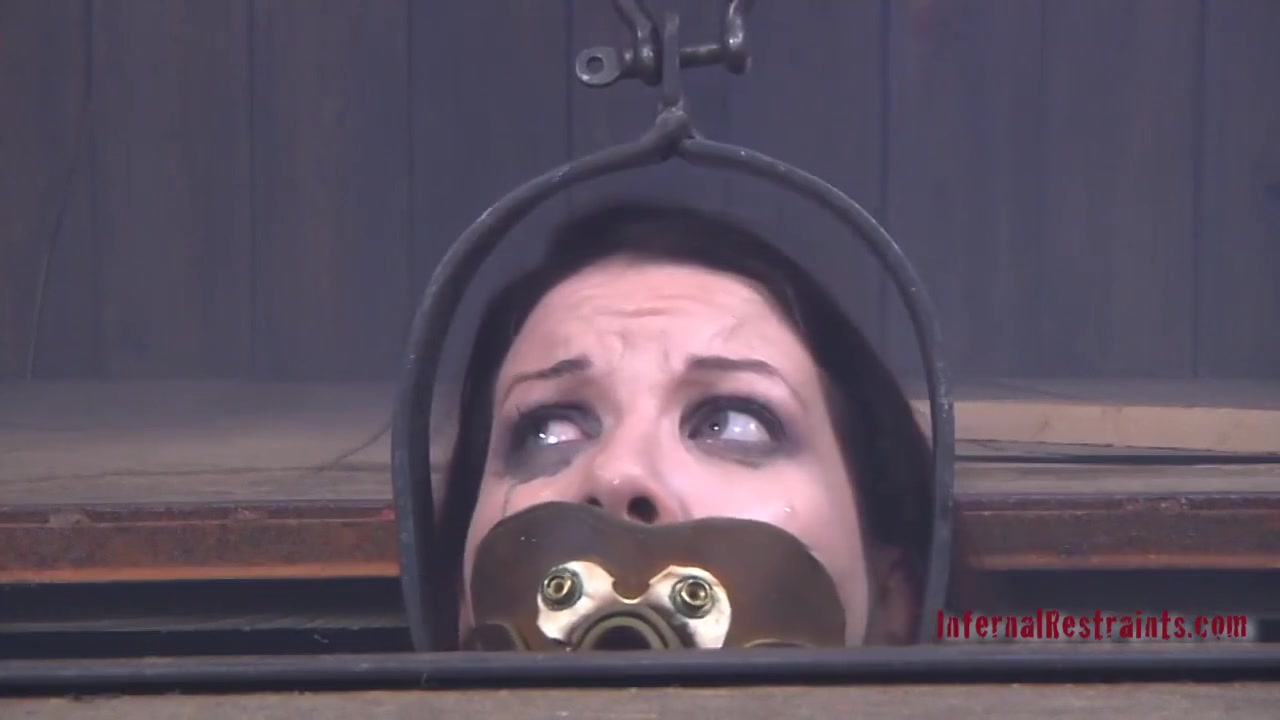 Lila - Did Naked - Great Gag - Kept Screaming In Hole Until