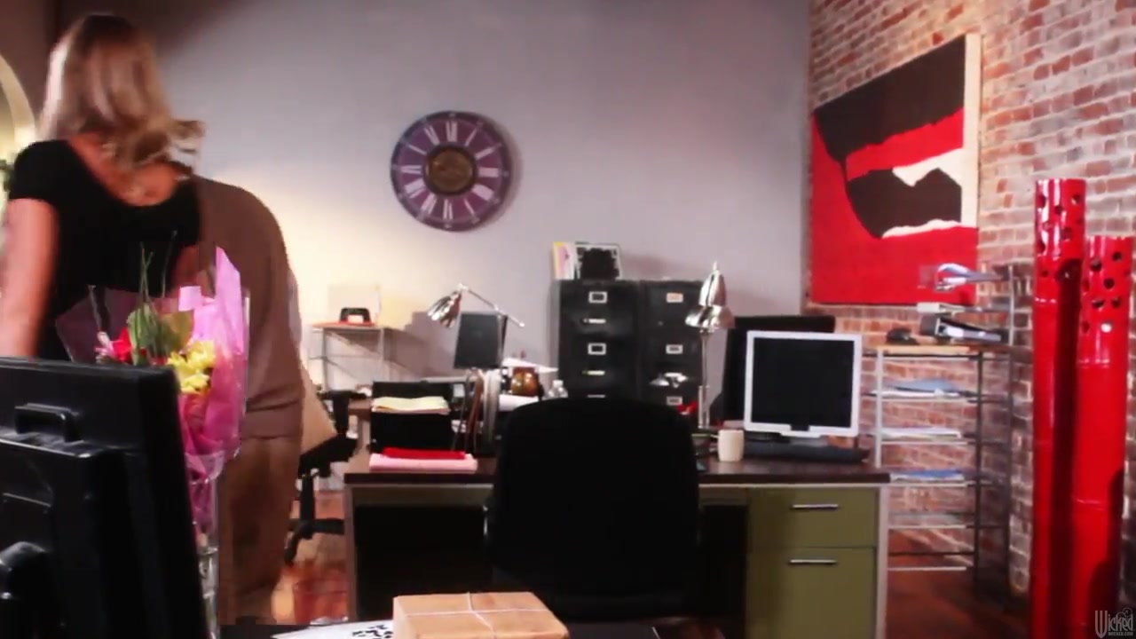 Fascinating blonde Samantha Saint has oral sex with nerdy guy