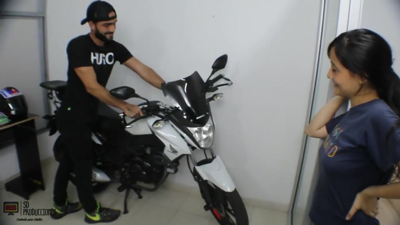 Cachonda Latina Se Folla A Mecanico - Parte 1 - Porno En Espanol