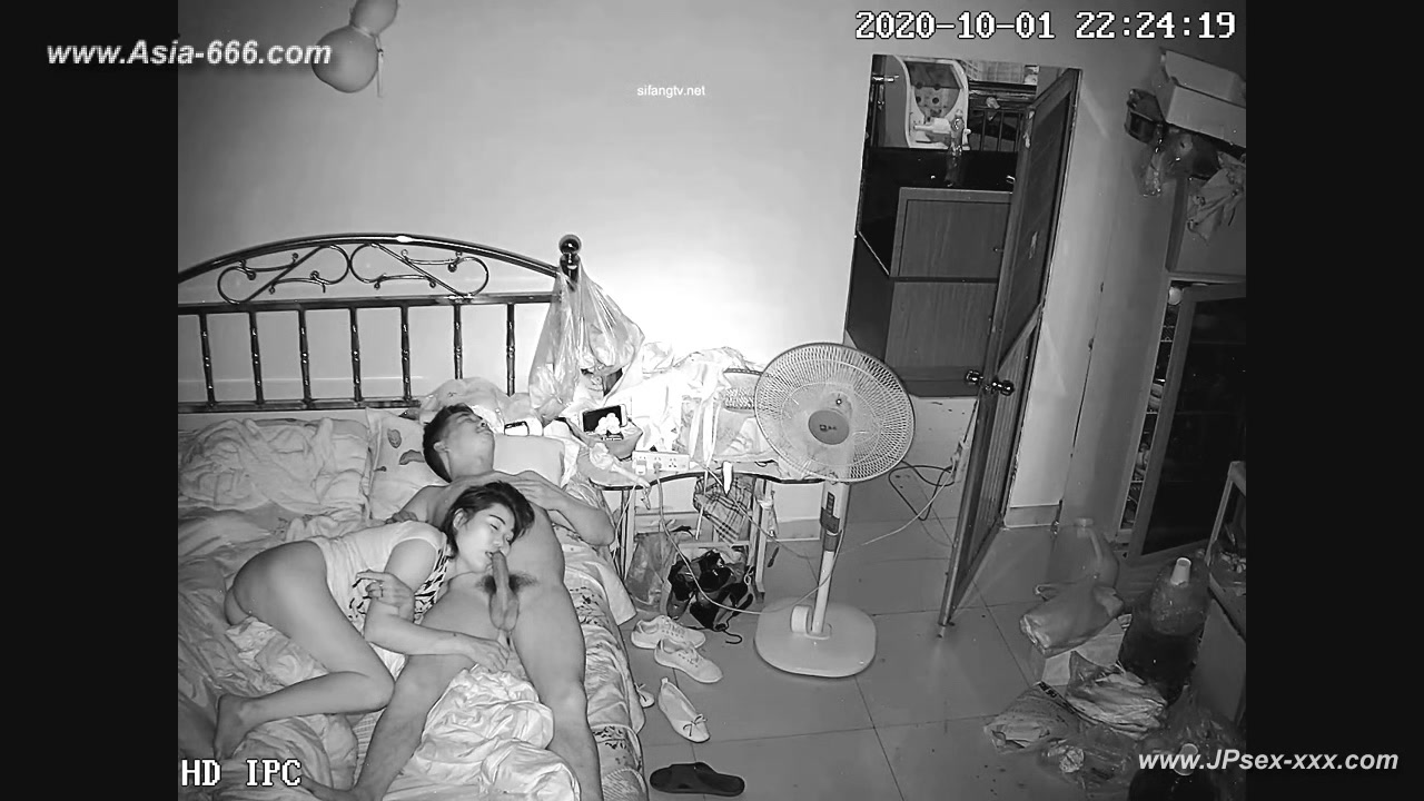 Hackers use the camera to remote monitoring of a lover's home life.577