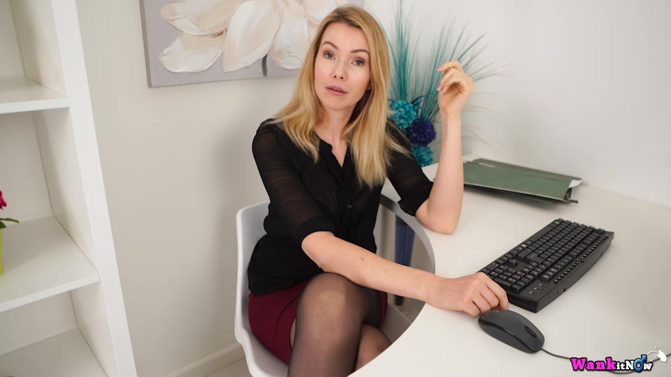 Hannah Z - Office Dick Pic - Sexy Videos - WankitNow
