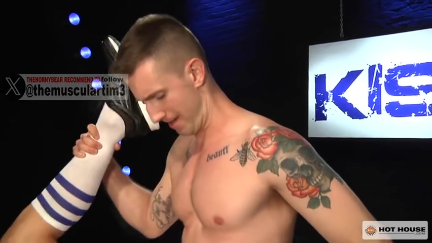 Sexy Boys Kiss