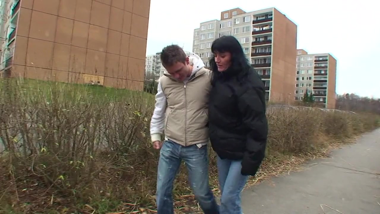 Busty Mature Picked Up Outdoors And Banged Indoors - Xfamster