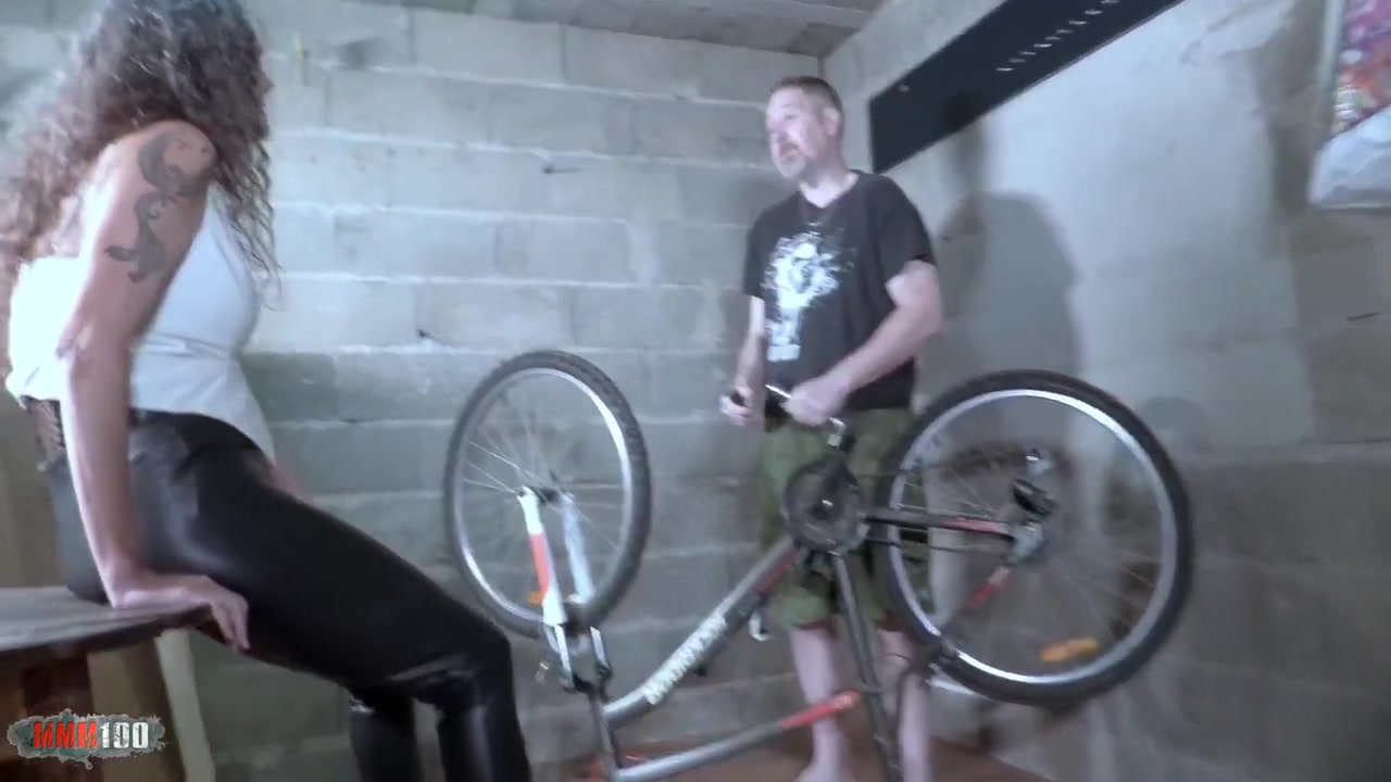 Anal Fuck In The Garage With Mavi Burburita A Squirting Spanish Milf - Hot Milf