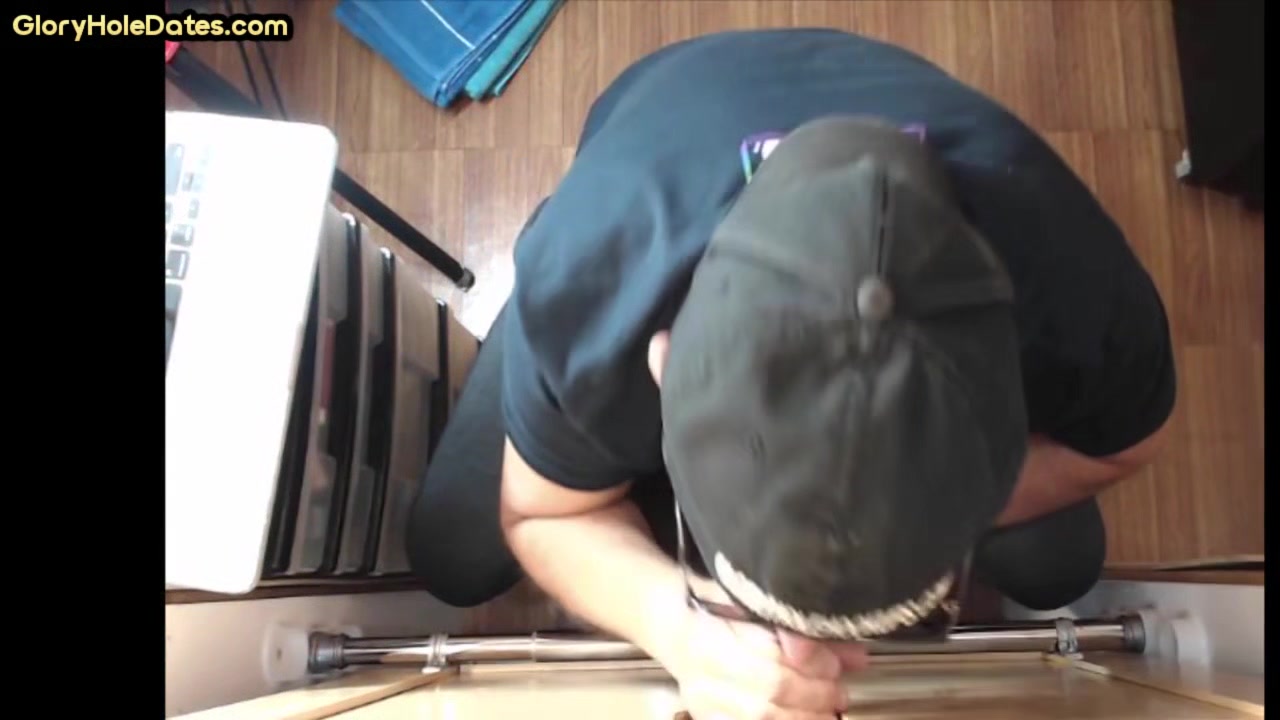 Barebacked gloryhole DILF sucks BFs cock in amateur video