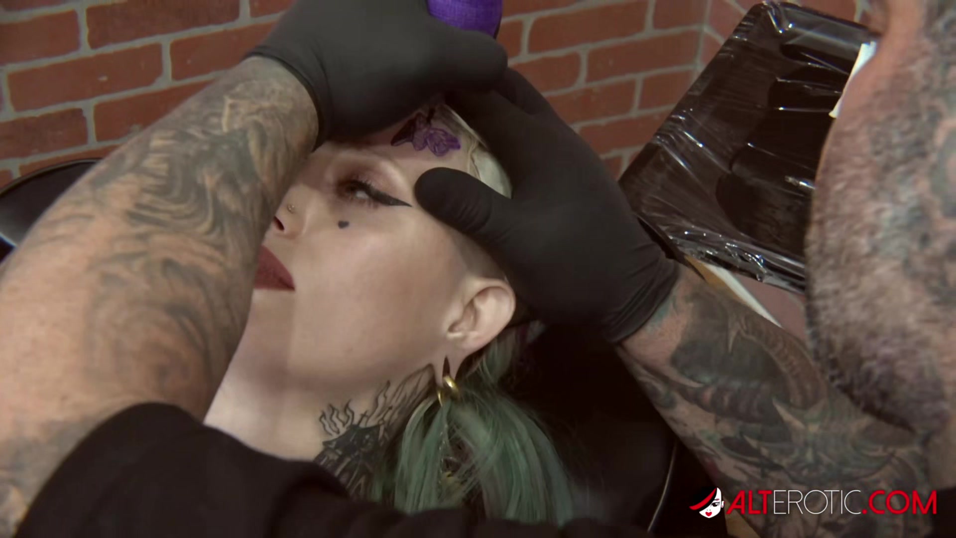 River Dawn Ink Gets 5 Face Tattoos and Fucks a Big Hard Cock - AltErotic