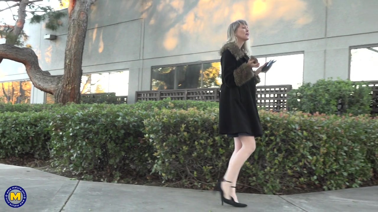 Sexy Mature Lady With High Heels And Panty Flashing In Public - MatureNl