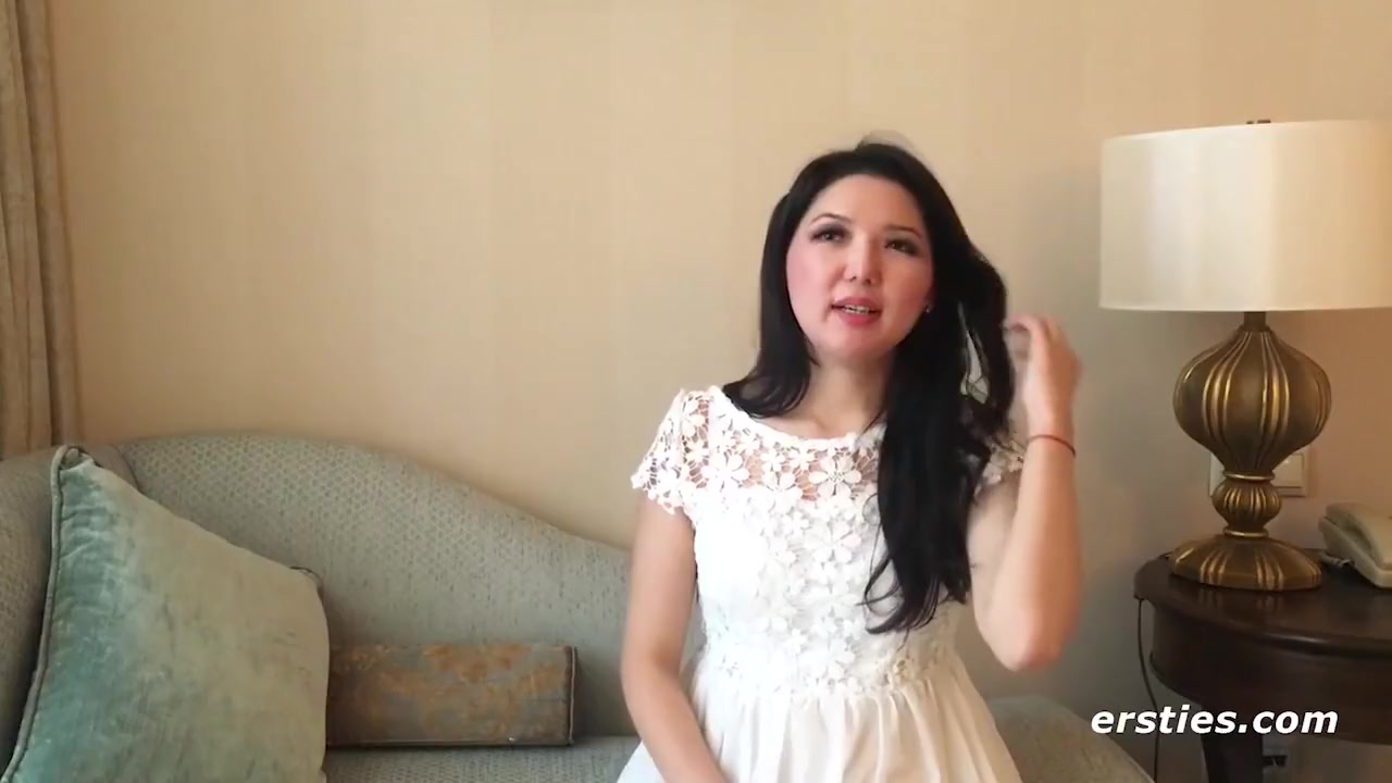 Start-up-grunderin Ameliya Aus Kasachstan Masturbiert Mit Einem Vibrator