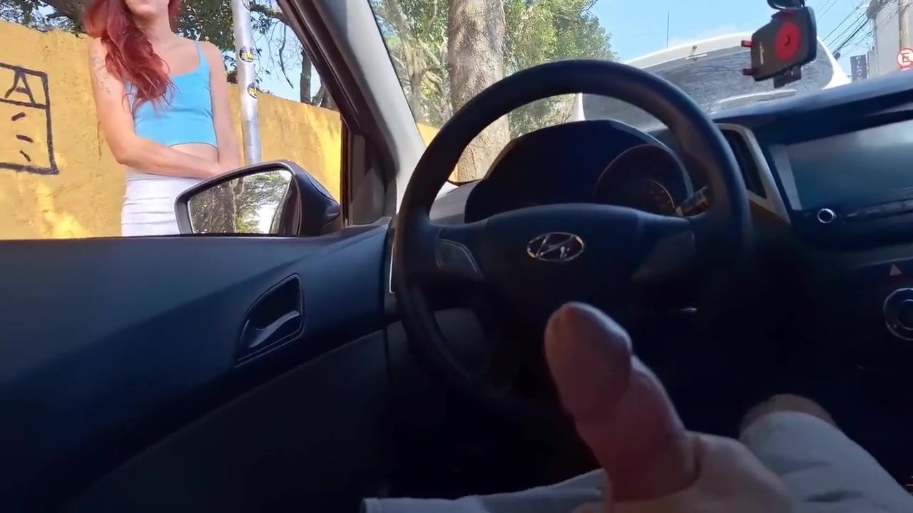 Punheta Arriscada Para Safada Na Rua Que Estava No Ponto De Onibus! - Ator Zegalinha